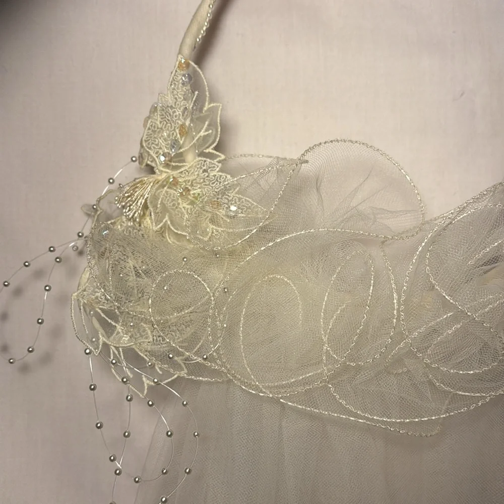 Vintage 1950s White Wedding Vail Beaded Floral